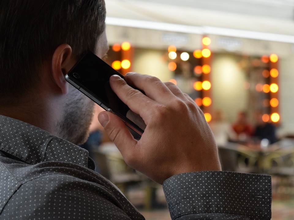 man talking on the phone 1582238 960 720